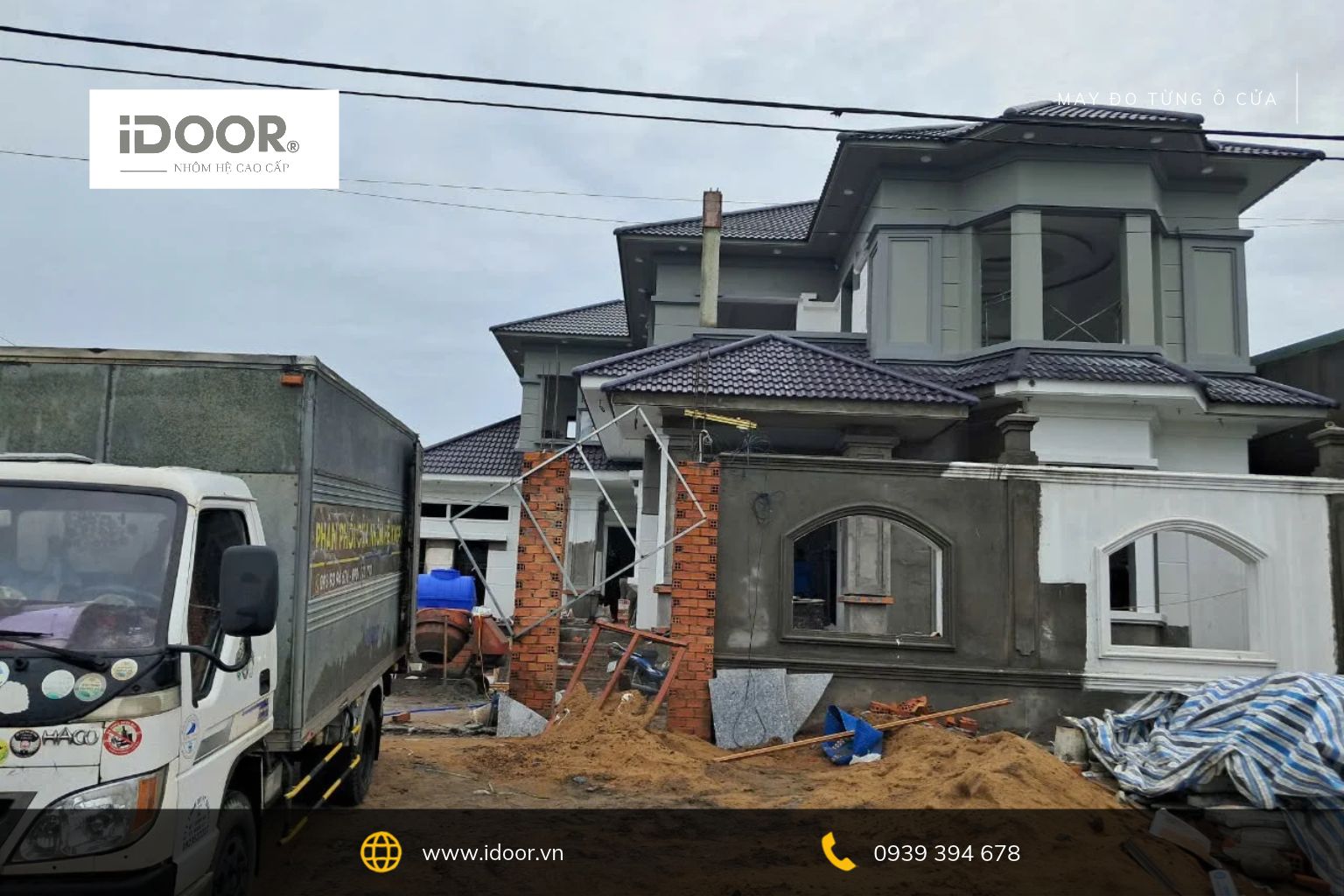 iDOOR hoàn thiện và bàn giao hệ cửa nhôm Xingfa màu xám đậm
